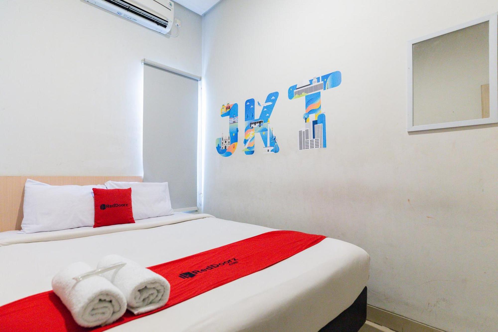Reddoorz Plus Syariah Near Mall Pondok Indah Yakarta Exterior foto