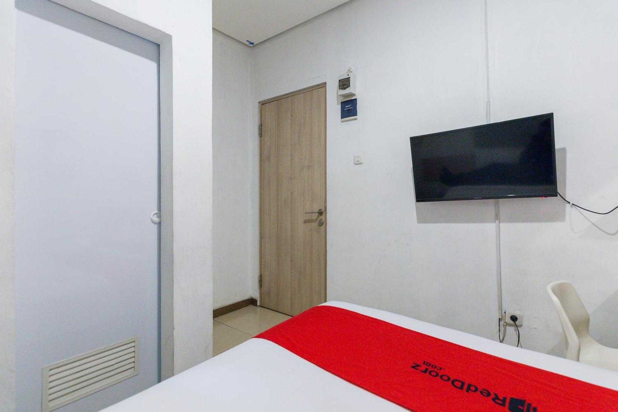 Reddoorz Plus Syariah Near Mall Pondok Indah Yakarta Exterior foto