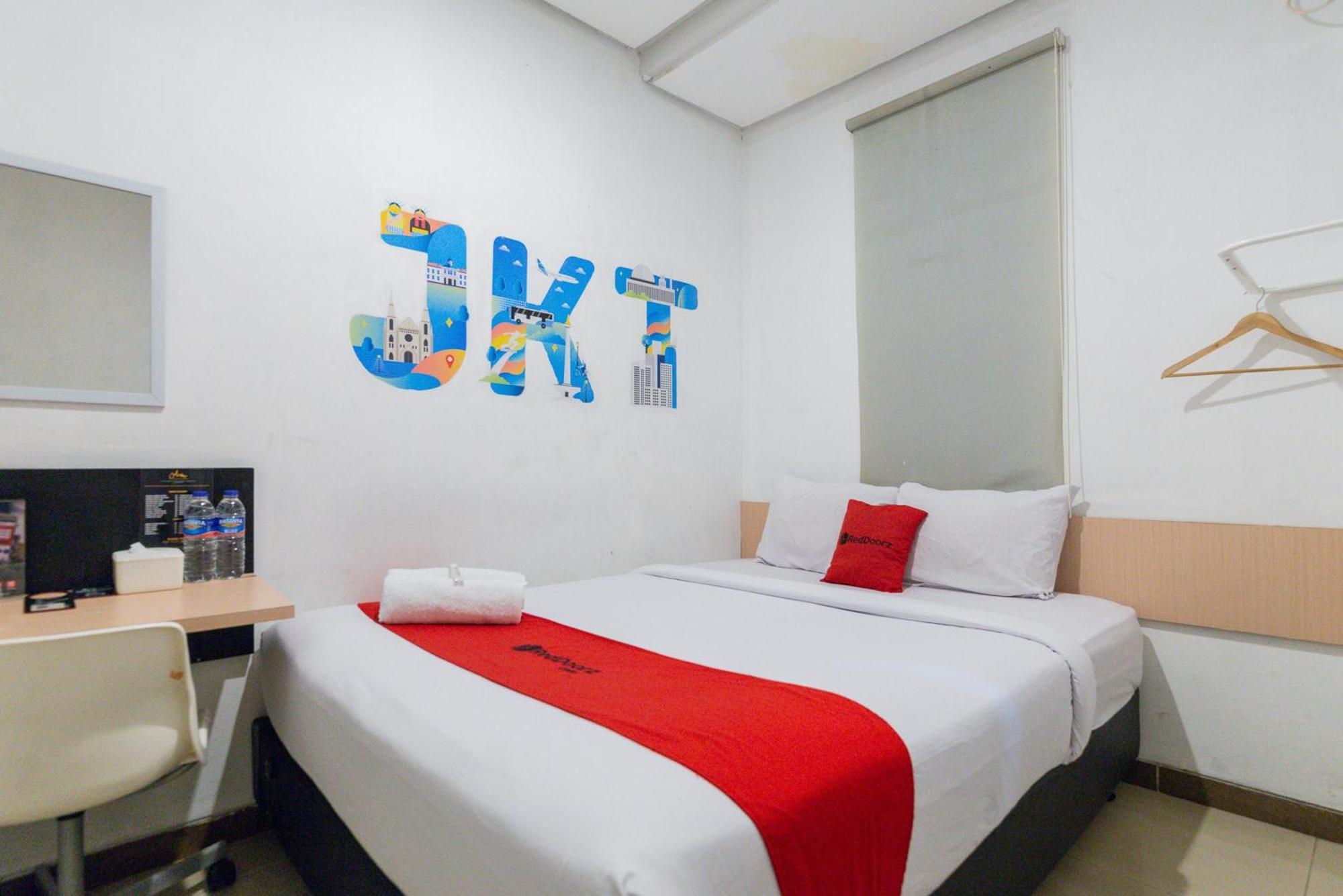 Reddoorz Plus Syariah Near Mall Pondok Indah Yakarta Exterior foto