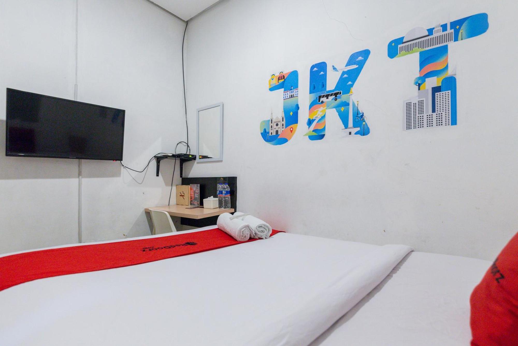 Reddoorz Plus Syariah Near Mall Pondok Indah Yakarta Exterior foto