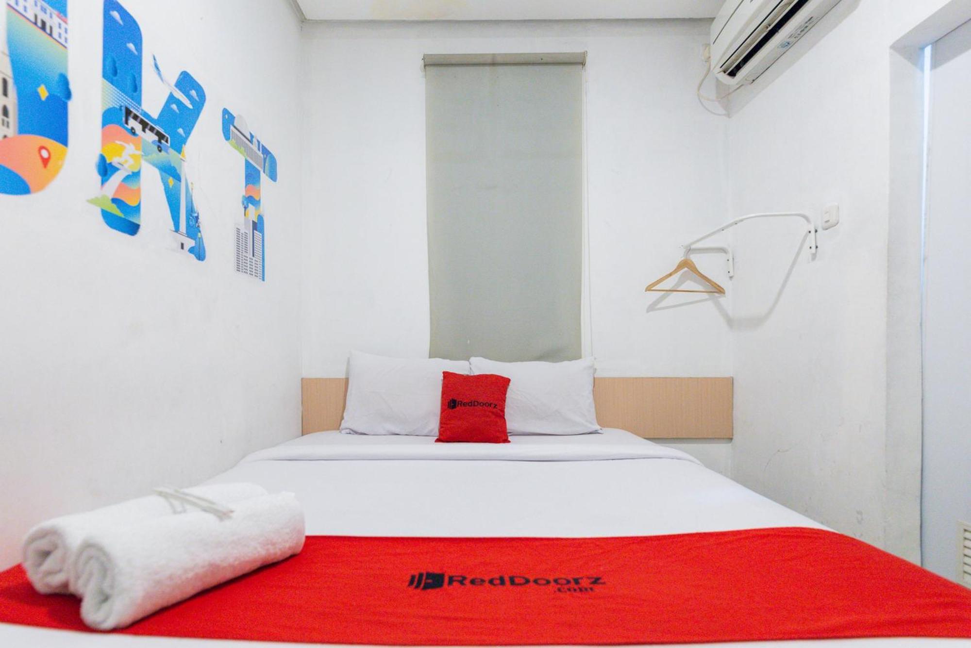 Reddoorz Plus Syariah Near Mall Pondok Indah Yakarta Exterior foto